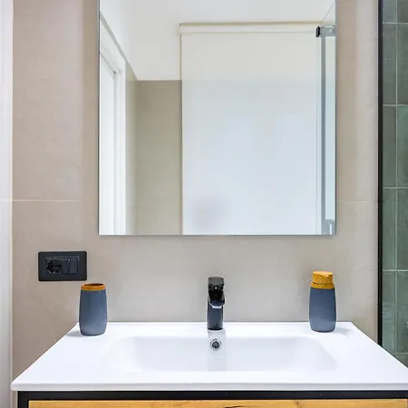 Modern Spacious In The Heart Of Apartament