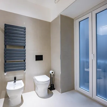 Modern Spacious In The Heart Of Apartament