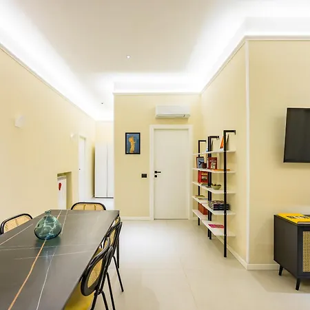 Modern Spacious In The Heart Of Neapol