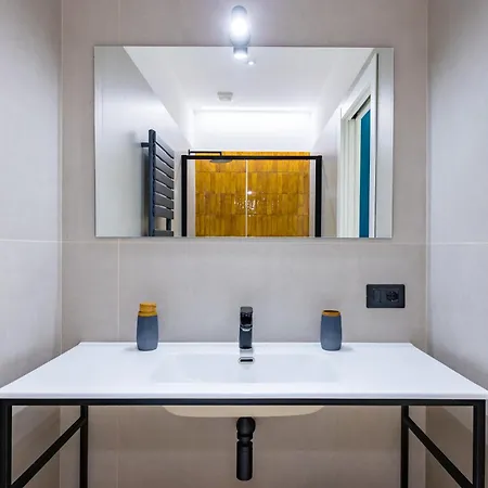 Modern Spacious In The Heart Of Apartament *