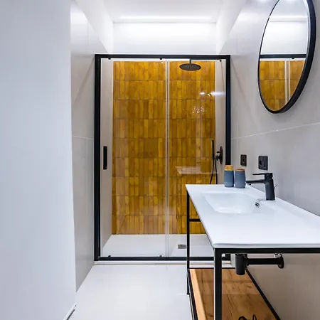 Modern Spacious In The Heart Of Apartament Neapol