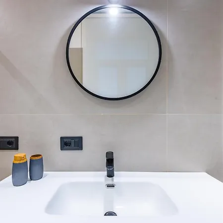 Apartament Modern Spacious In The Heart Of Neapol