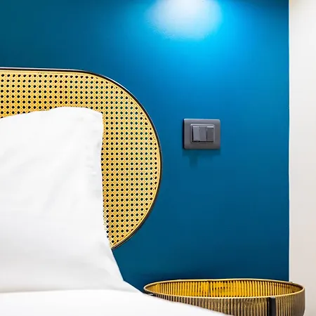 Modern Spacious In The Heart Of Apartament Neapol